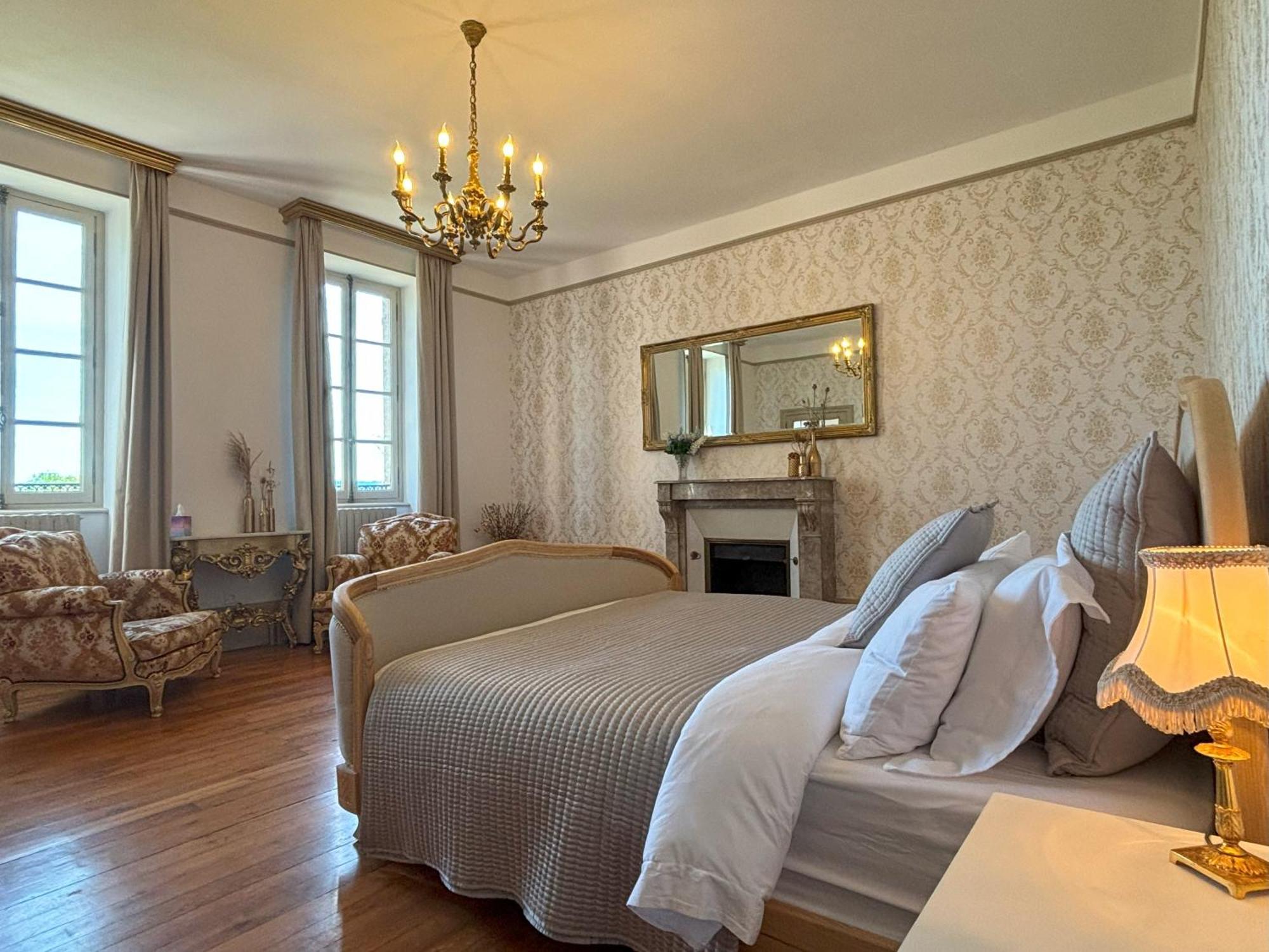 Chateau De Bruges Lapeyrouse Екстериор снимка